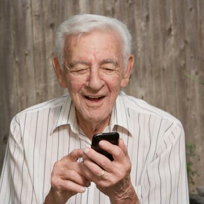 Here’s how to avail free cell phones for seniors
